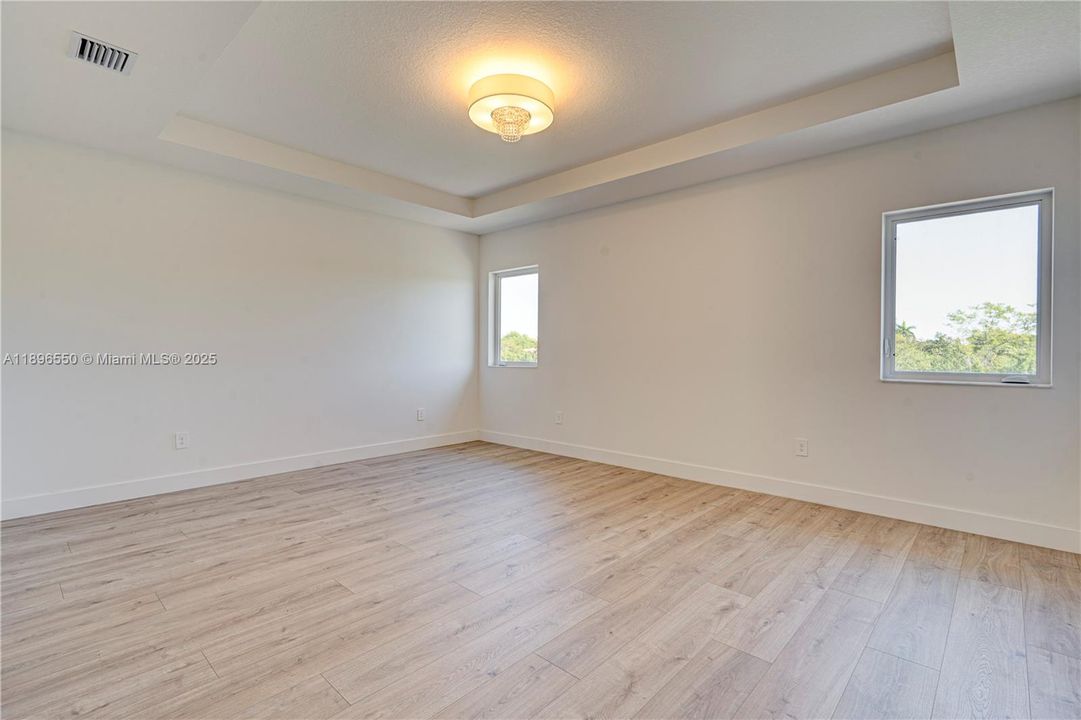 For Sale: $1,850,000 (5 beds, 4 baths, 3958 Square Feet)