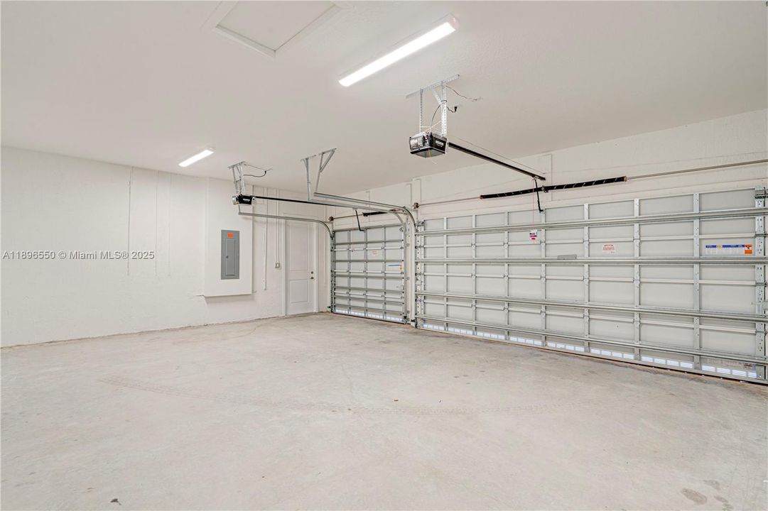 For Sale: $1,850,000 (5 beds, 4 baths, 3958 Square Feet)