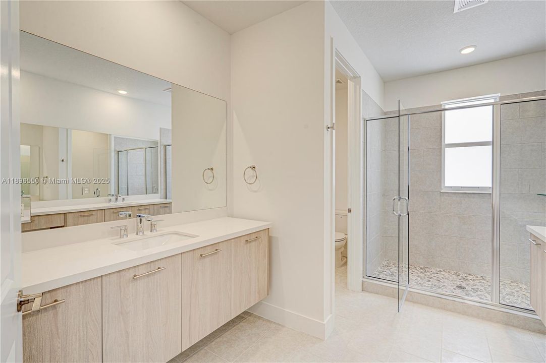 For Sale: $1,850,000 (5 beds, 4 baths, 3958 Square Feet)