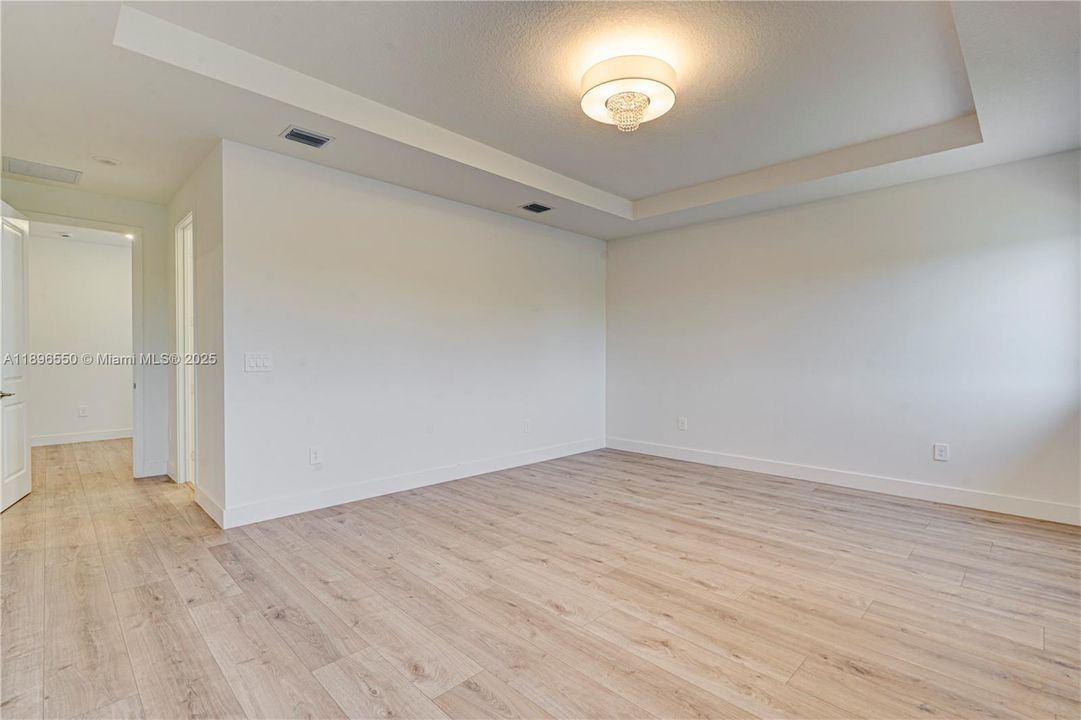 For Sale: $1,850,000 (5 beds, 4 baths, 3958 Square Feet)