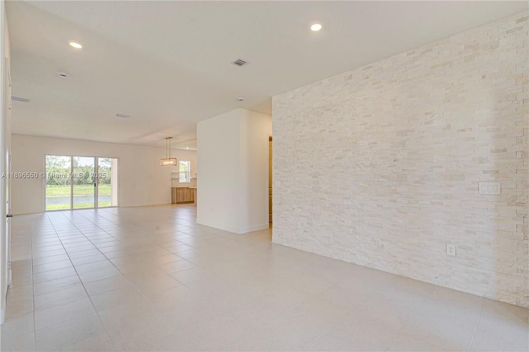 For Sale: $1,850,000 (5 beds, 4 baths, 3958 Square Feet)