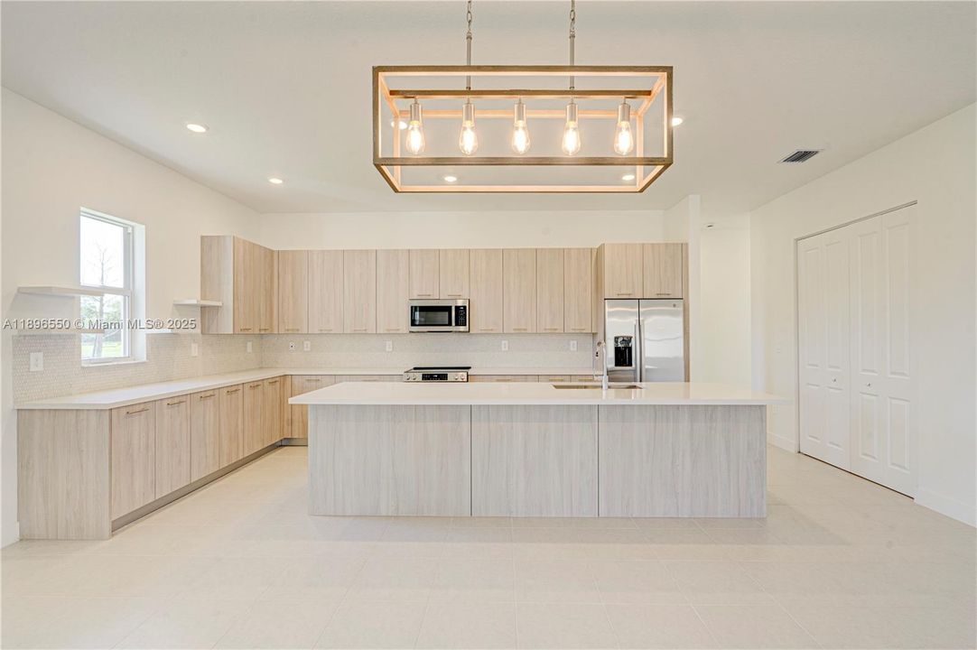 For Sale: $1,850,000 (5 beds, 4 baths, 3958 Square Feet)