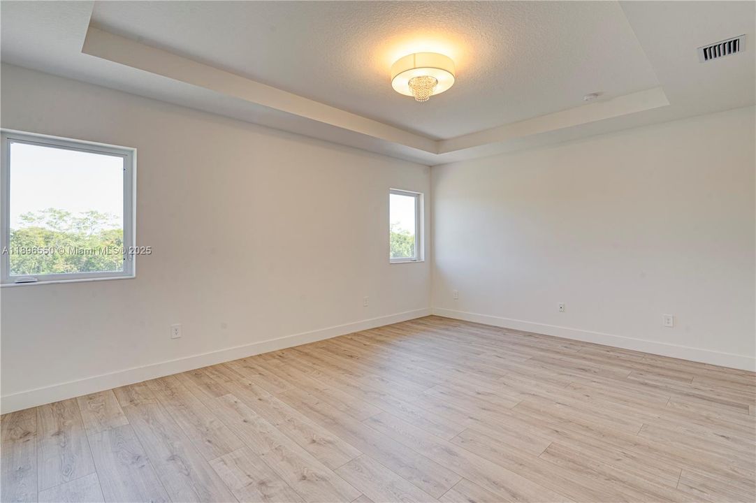 For Sale: $1,850,000 (5 beds, 4 baths, 3958 Square Feet)