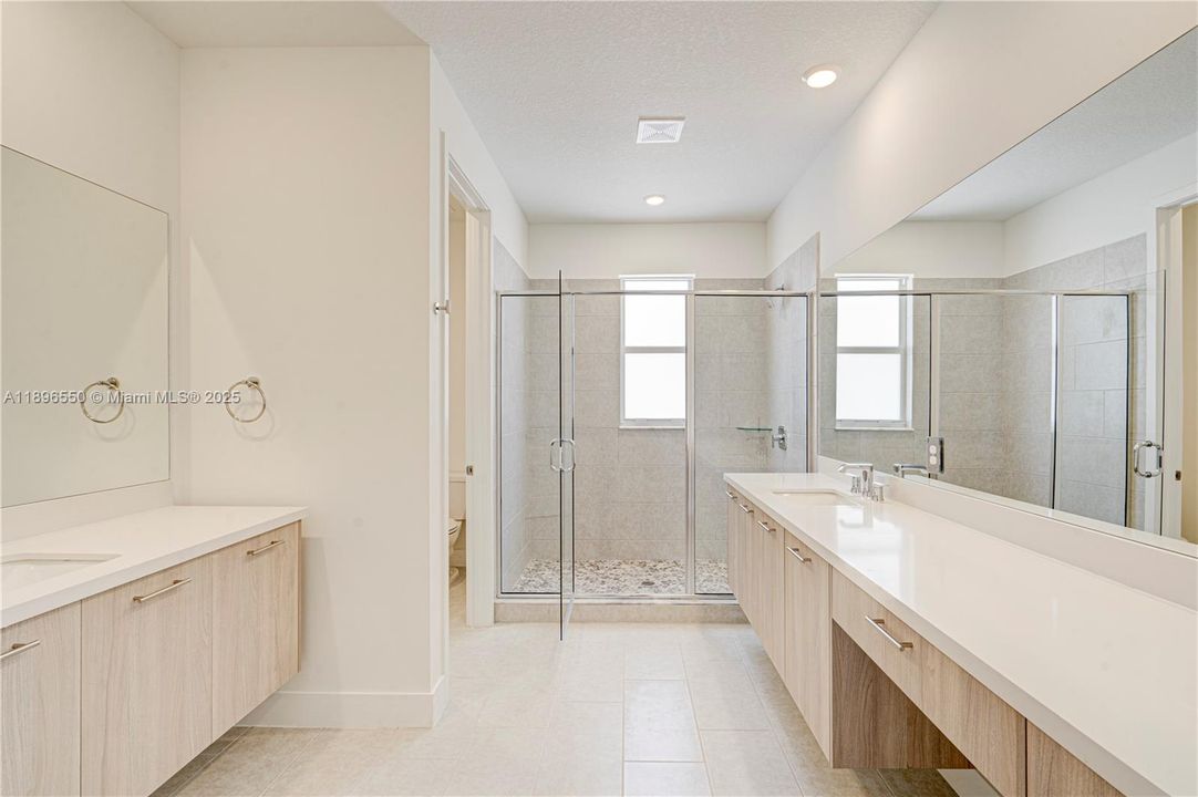 For Sale: $1,850,000 (5 beds, 4 baths, 3958 Square Feet)