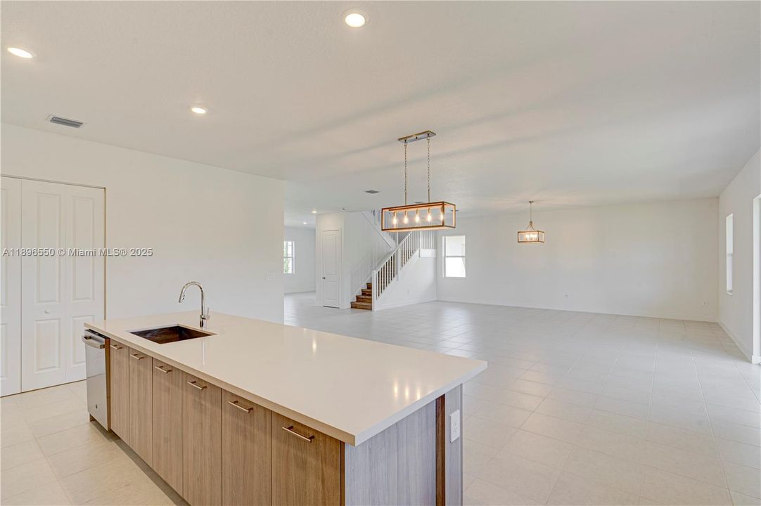 For Sale: $1,850,000 (5 beds, 4 baths, 3958 Square Feet)