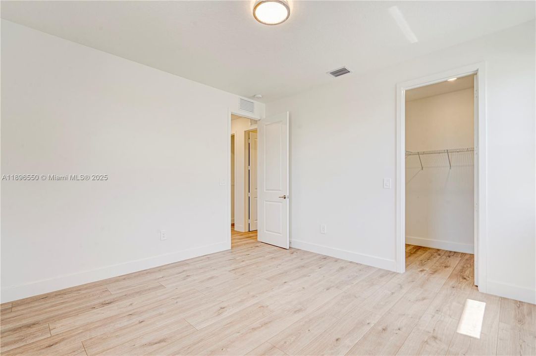 For Sale: $1,850,000 (5 beds, 4 baths, 3958 Square Feet)