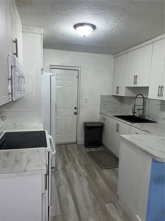 最近租的: $1,750 (2 贝兹, 1 浴室, 567 平方英尺)