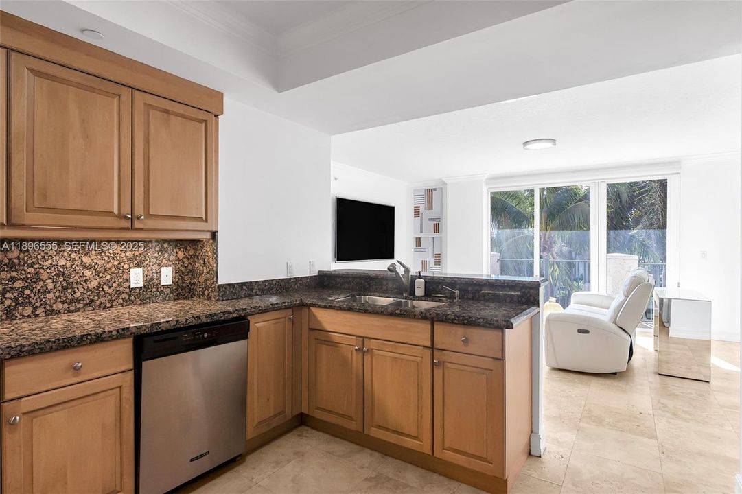 For Rent: $4,395 (2 beds, 2 baths, 1950 Square Feet)