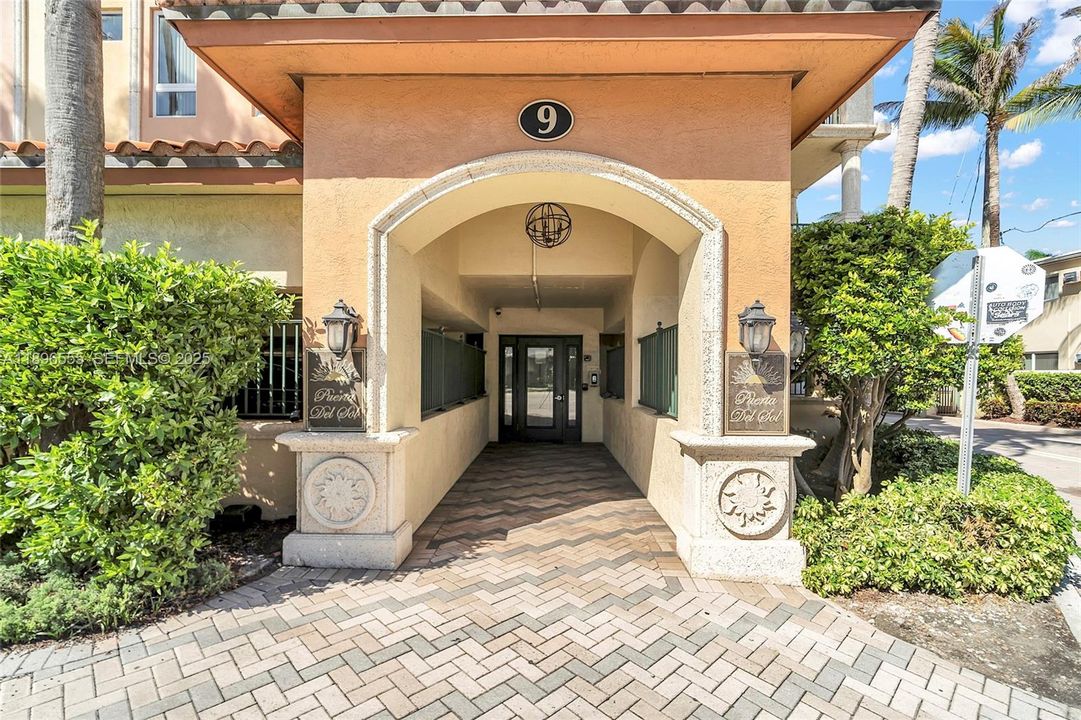 For Rent: $4,395 (2 beds, 2 baths, 1950 Square Feet)