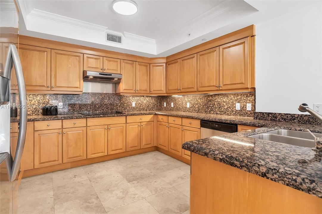 For Rent: $4,395 (2 beds, 2 baths, 1950 Square Feet)