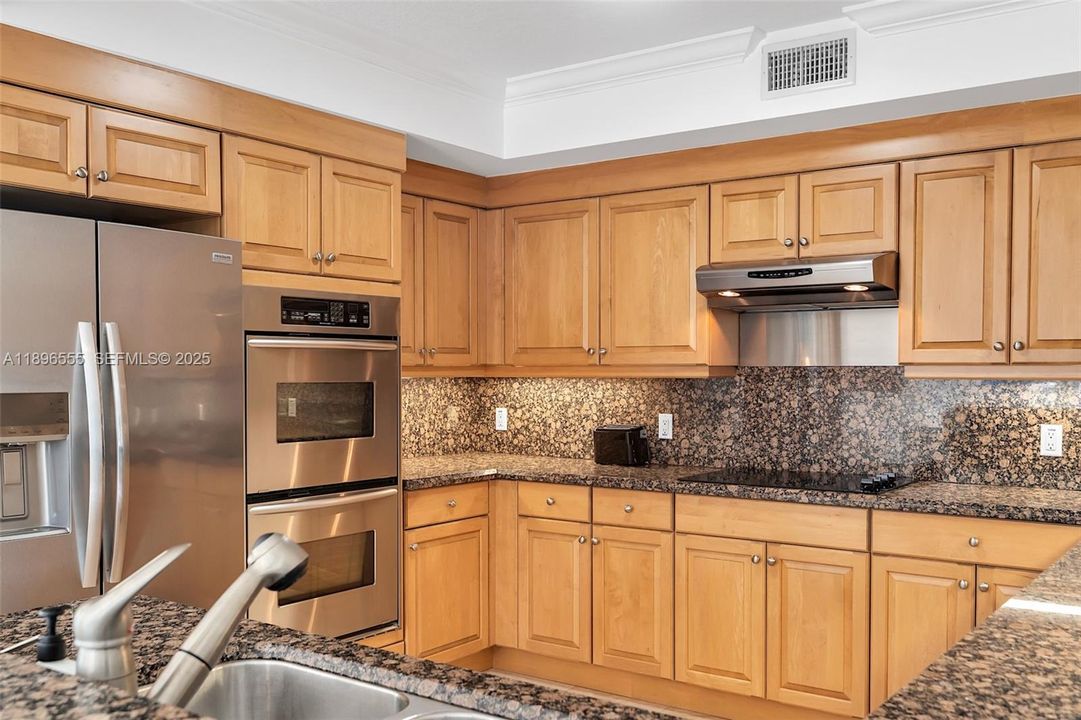 For Rent: $4,395 (2 beds, 2 baths, 1950 Square Feet)