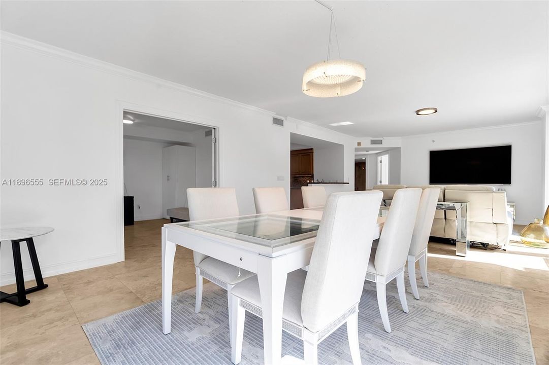 For Rent: $4,395 (2 beds, 2 baths, 1950 Square Feet)