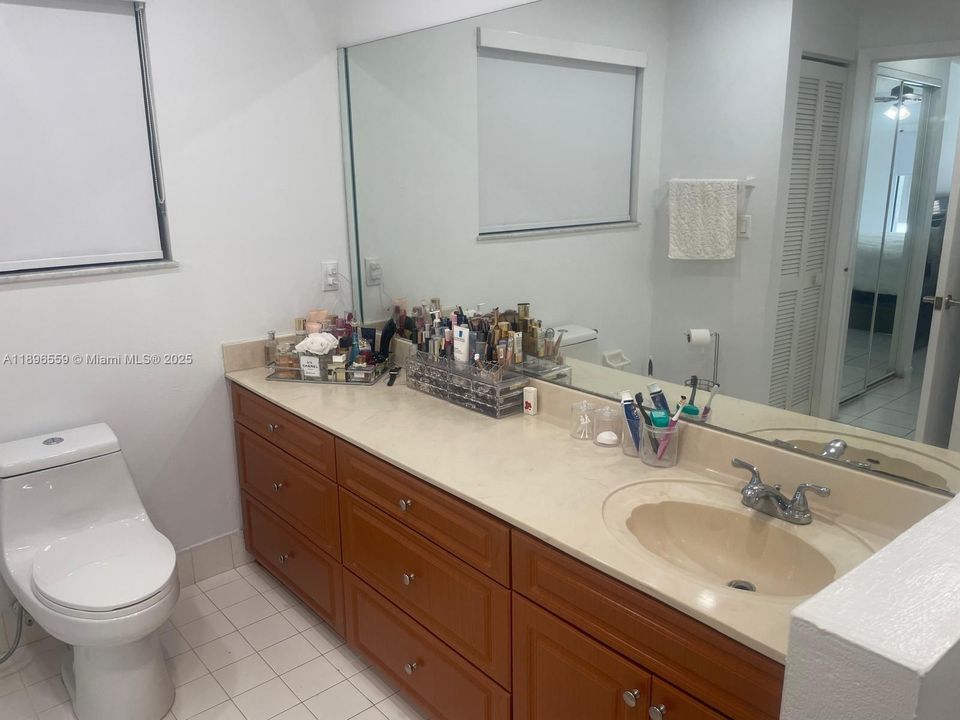 Active With Contract: $700,000 (4 beds, 2 baths, 1970 Square Feet)