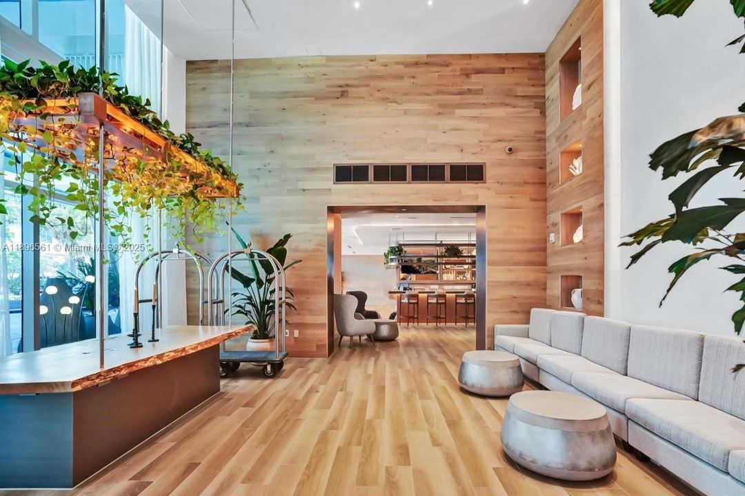 For Sale: $450,000 (1 beds, 2 baths, 1028 Square Feet)