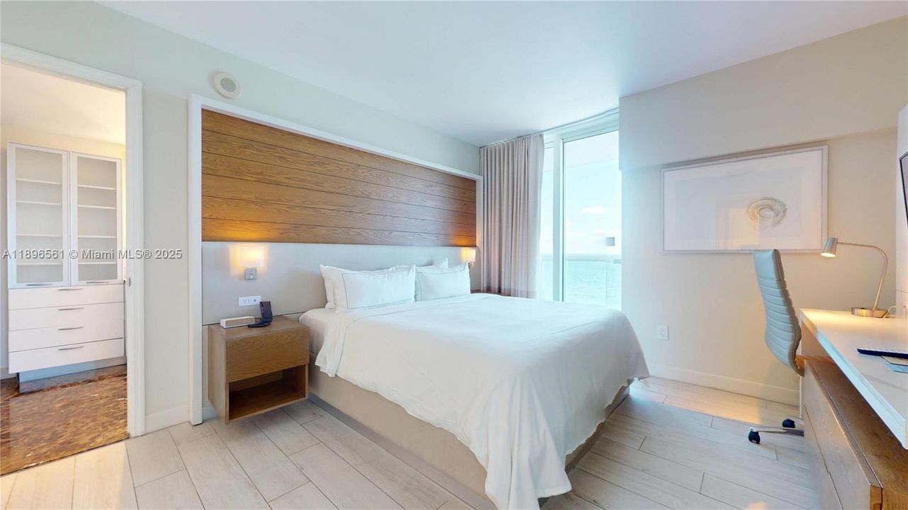 For Sale: $450,000 (1 beds, 2 baths, 1028 Square Feet)