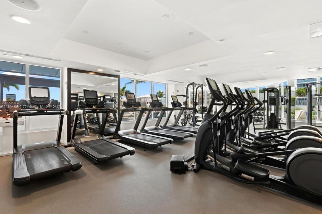 For Sale: $450,000 (1 beds, 2 baths, 1028 Square Feet)