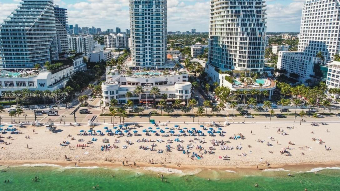 For Sale: $450,000 (1 beds, 2 baths, 1028 Square Feet)