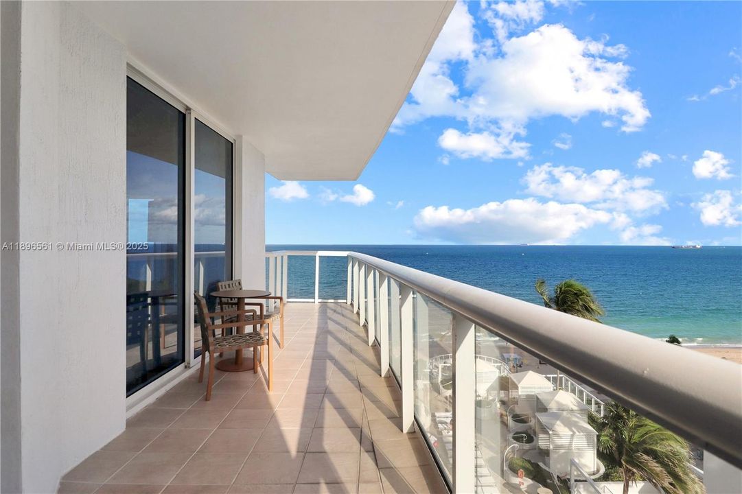 For Sale: $450,000 (1 beds, 2 baths, 1028 Square Feet)