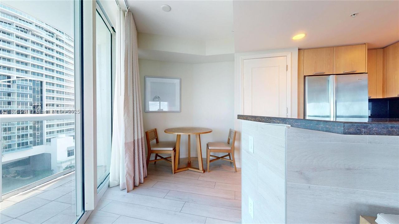 For Sale: $450,000 (1 beds, 2 baths, 1028 Square Feet)