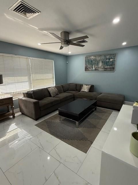 最近租的: $3,150 (4 贝兹, 3 浴室, 1652 平方英尺)