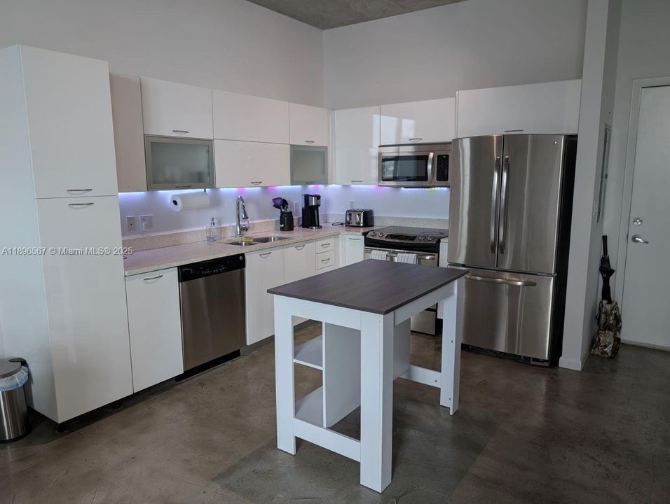 待售: $369,000 (1 贝兹, 1 浴室, 784 平方英尺)