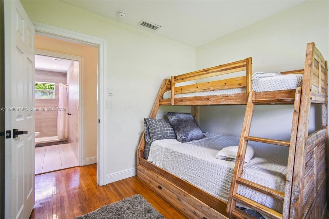 For Sale: $849,700 (3 beds, 2 baths, 1175 Square Feet)