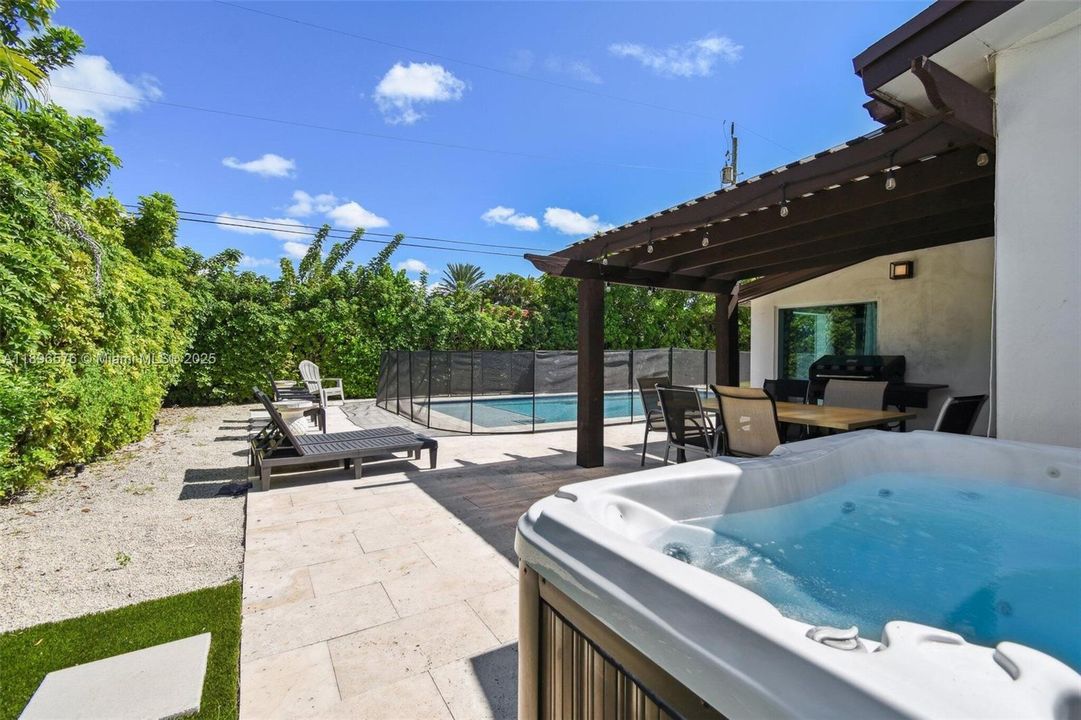 For Sale: $849,700 (3 beds, 2 baths, 1175 Square Feet)