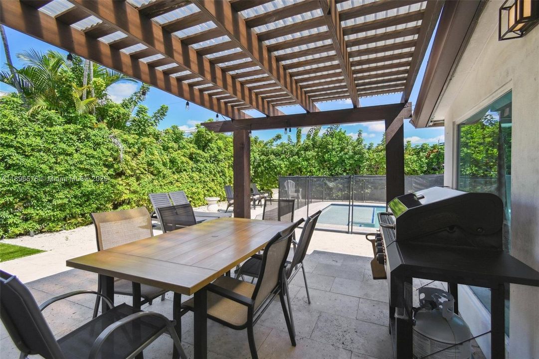 For Sale: $849,700 (3 beds, 2 baths, 1175 Square Feet)