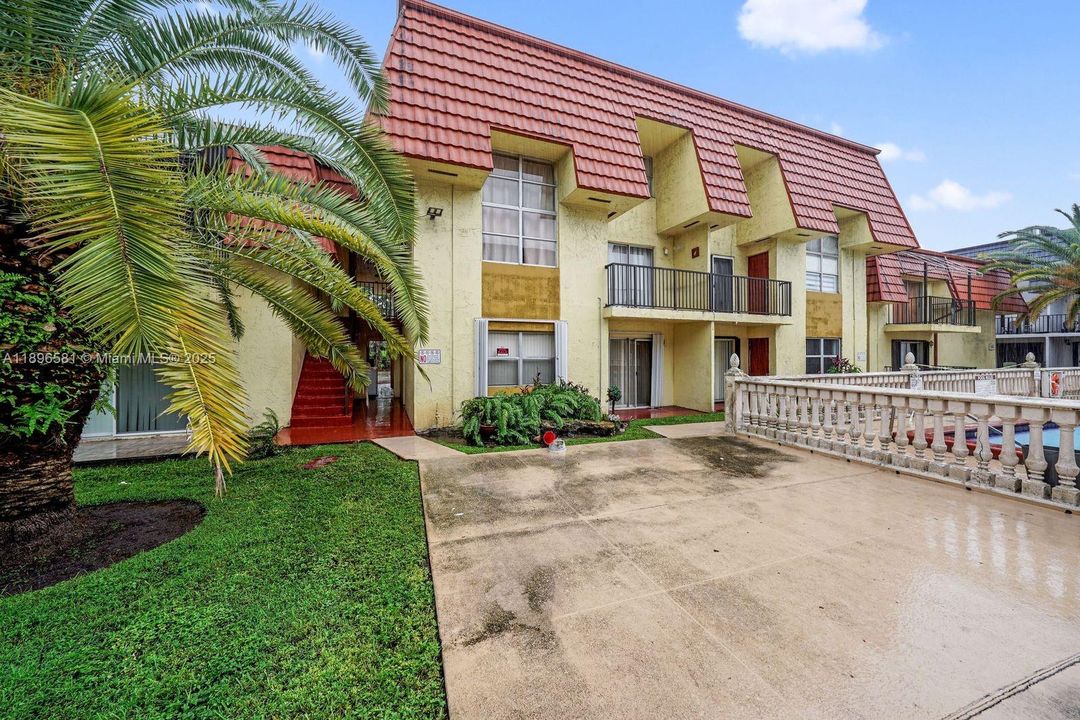 Active With Contract: $198,900 (1 beds, 1 baths, 590 Square Feet)