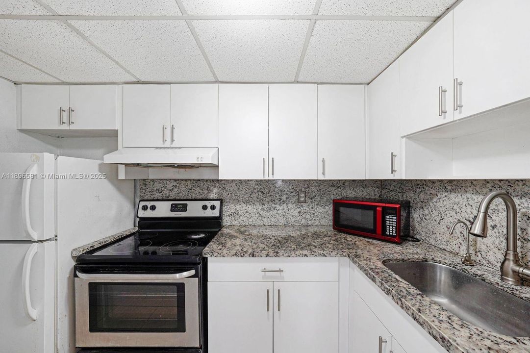 Active With Contract: $198,900 (1 beds, 1 baths, 590 Square Feet)