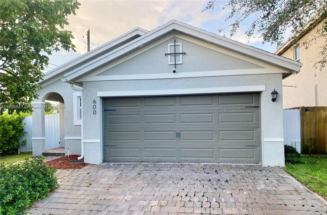 For Sale: $455,000 (3 beds, 2 baths, 1504 Square Feet)