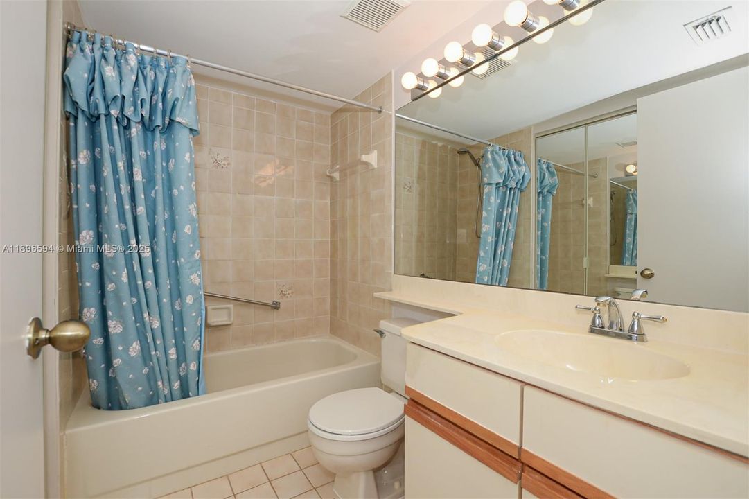 2nd Bath, tub/shower combo