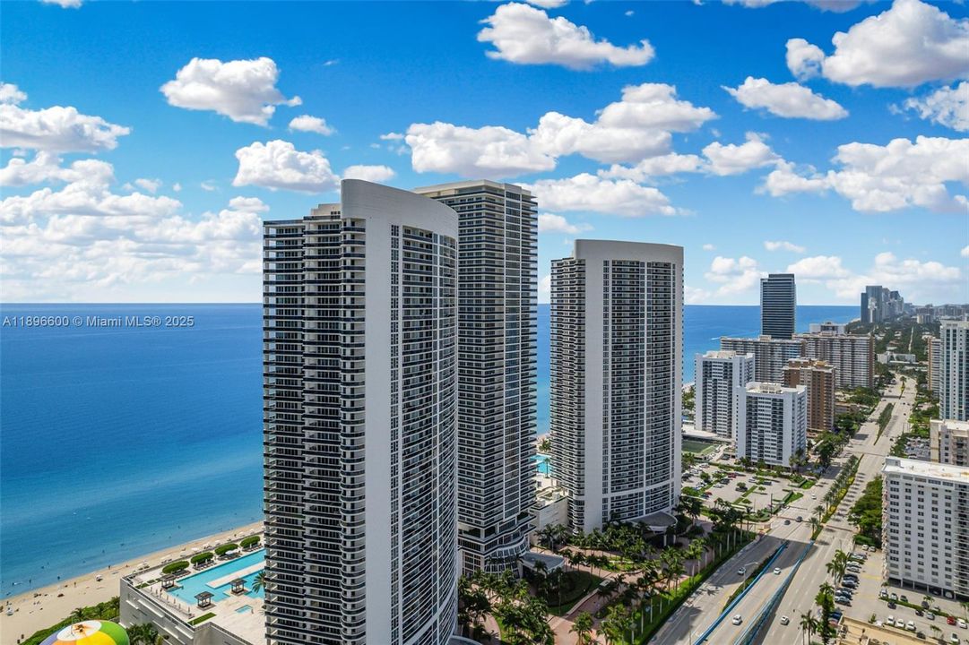 For Rent: $6,500 (3 beds, 3 baths, 1675 Square Feet)