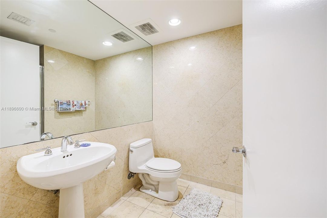 For Rent: $6,500 (3 beds, 3 baths, 1675 Square Feet)