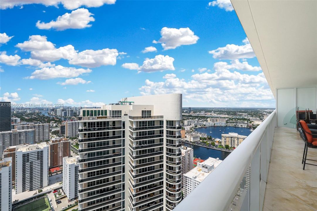 For Rent: $6,500 (3 beds, 3 baths, 1675 Square Feet)