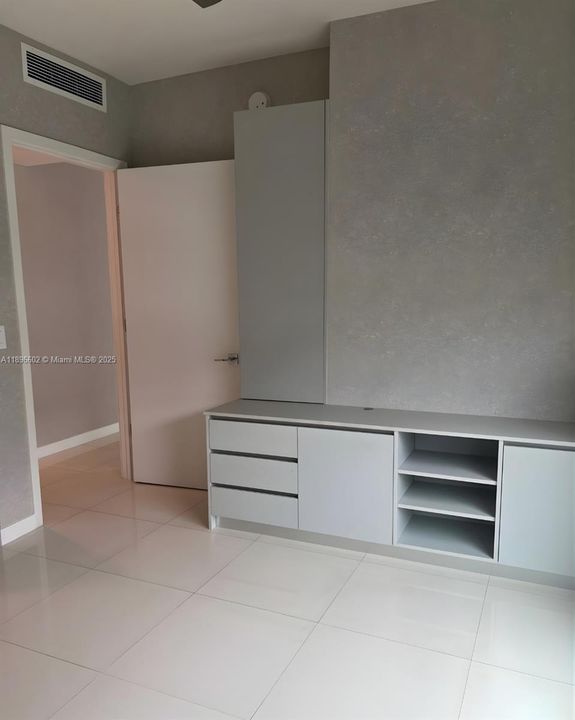 Под контрактом: $2,350 (1 спален, 1 ванн, 792 Квадратных фут)