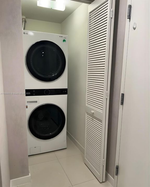 Под контрактом: $2,350 (1 спален, 1 ванн, 792 Квадратных фут)