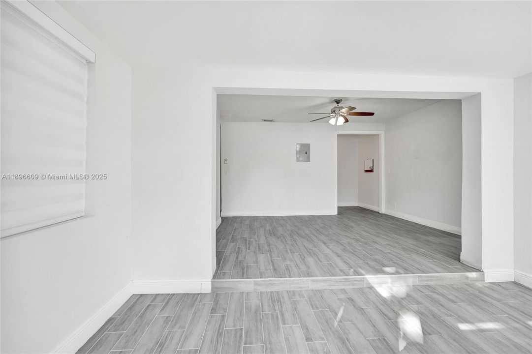 Недавно продано: $375,000 (3 спален, 2 ванн, 1065 Квадратных фут)