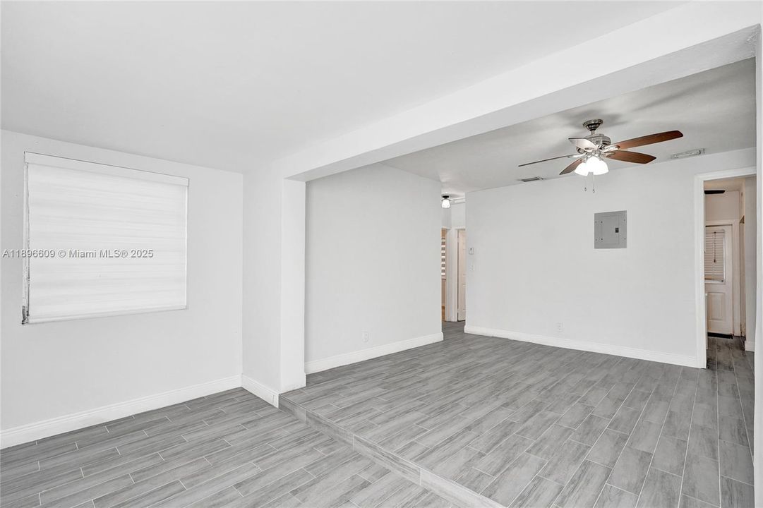 Недавно продано: $375,000 (3 спален, 2 ванн, 1065 Квадратных фут)