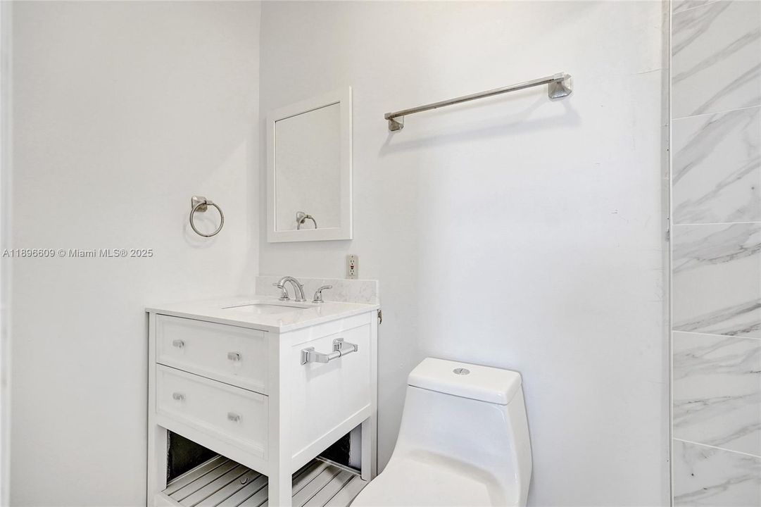 Недавно продано: $375,000 (3 спален, 2 ванн, 1065 Квадратных фут)