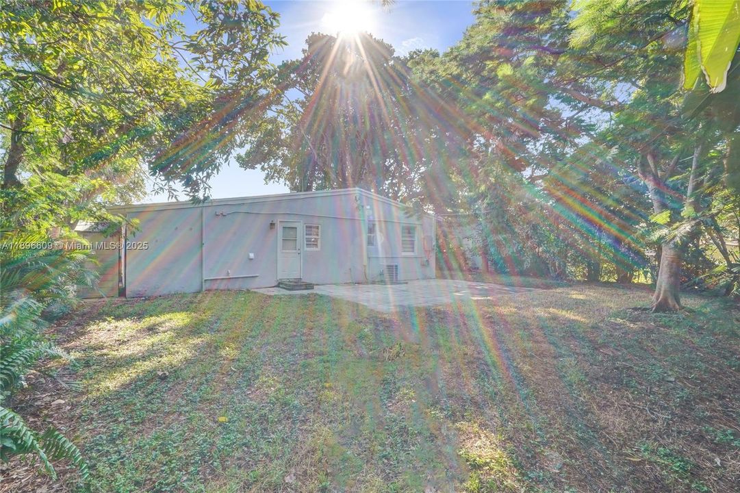 Недавно продано: $375,000 (3 спален, 2 ванн, 1065 Квадратных фут)