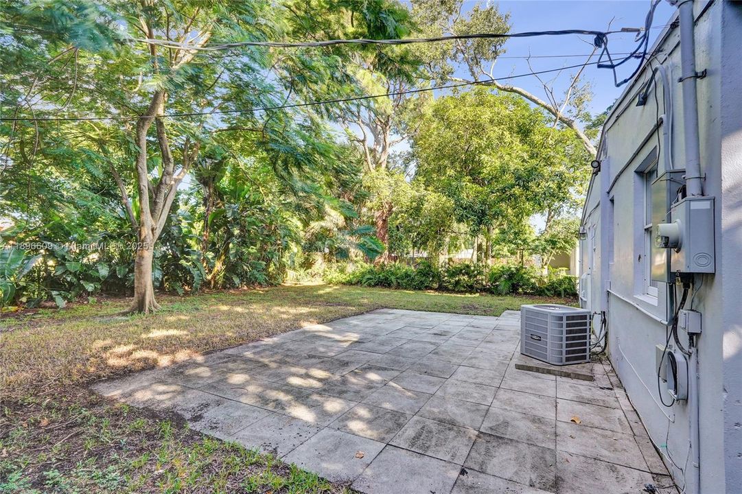 Недавно продано: $375,000 (3 спален, 2 ванн, 1065 Квадратных фут)