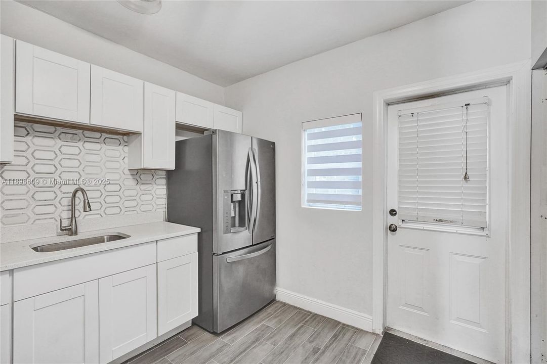 Недавно продано: $375,000 (3 спален, 2 ванн, 1065 Квадратных фут)