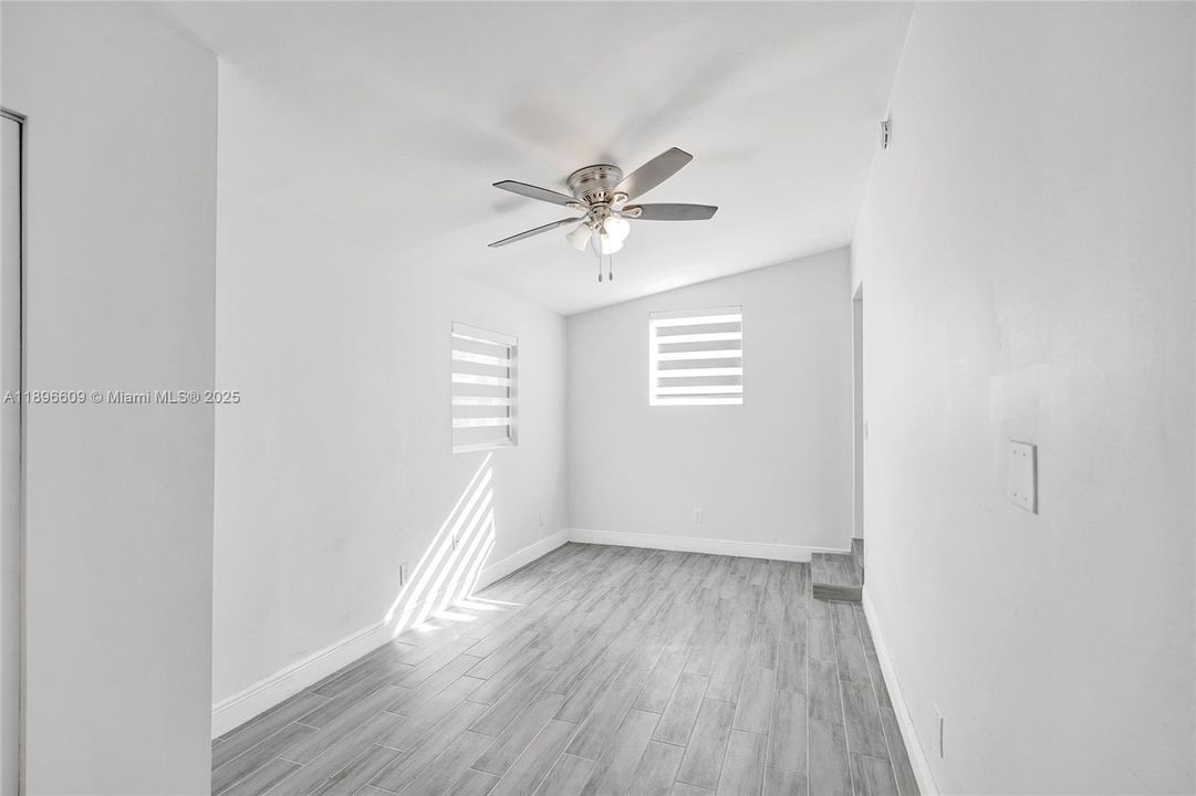 Недавно продано: $375,000 (3 спален, 2 ванн, 1065 Квадратных фут)