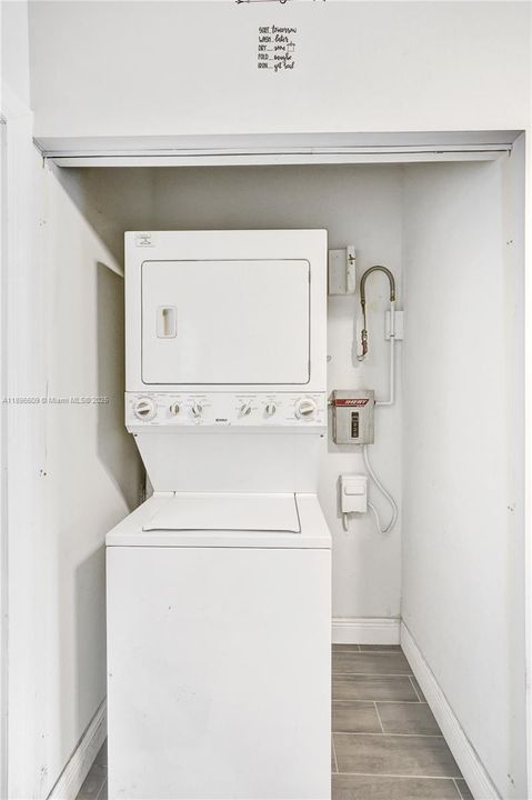 Недавно продано: $375,000 (3 спален, 2 ванн, 1065 Квадратных фут)