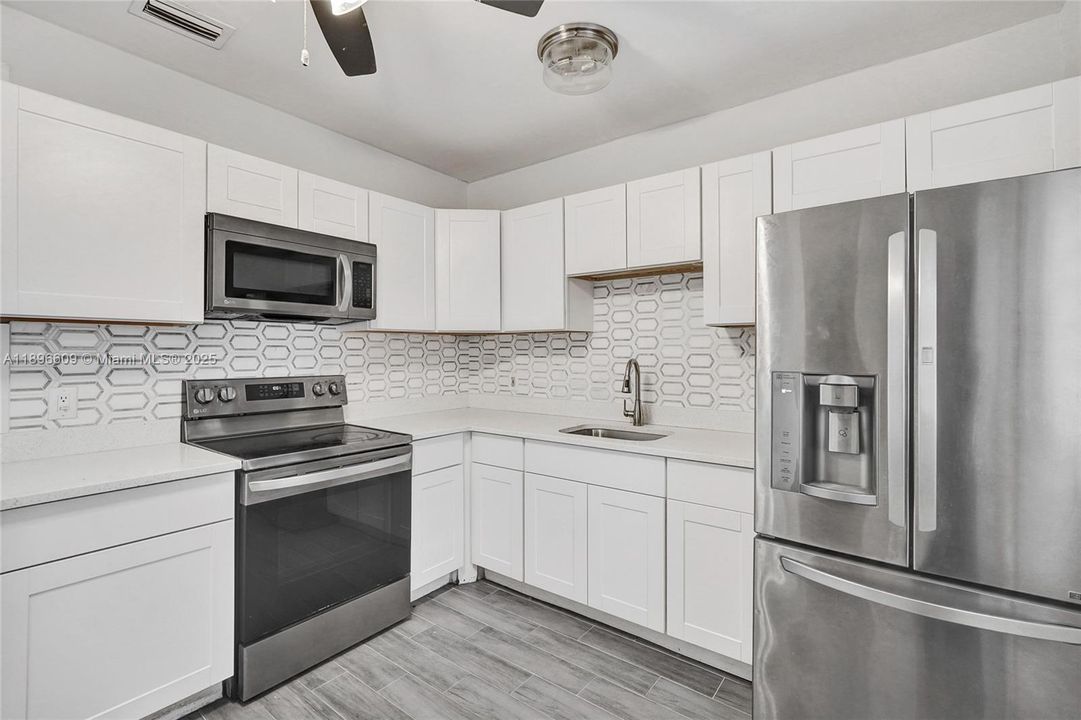 Недавно продано: $375,000 (3 спален, 2 ванн, 1065 Квадратных фут)