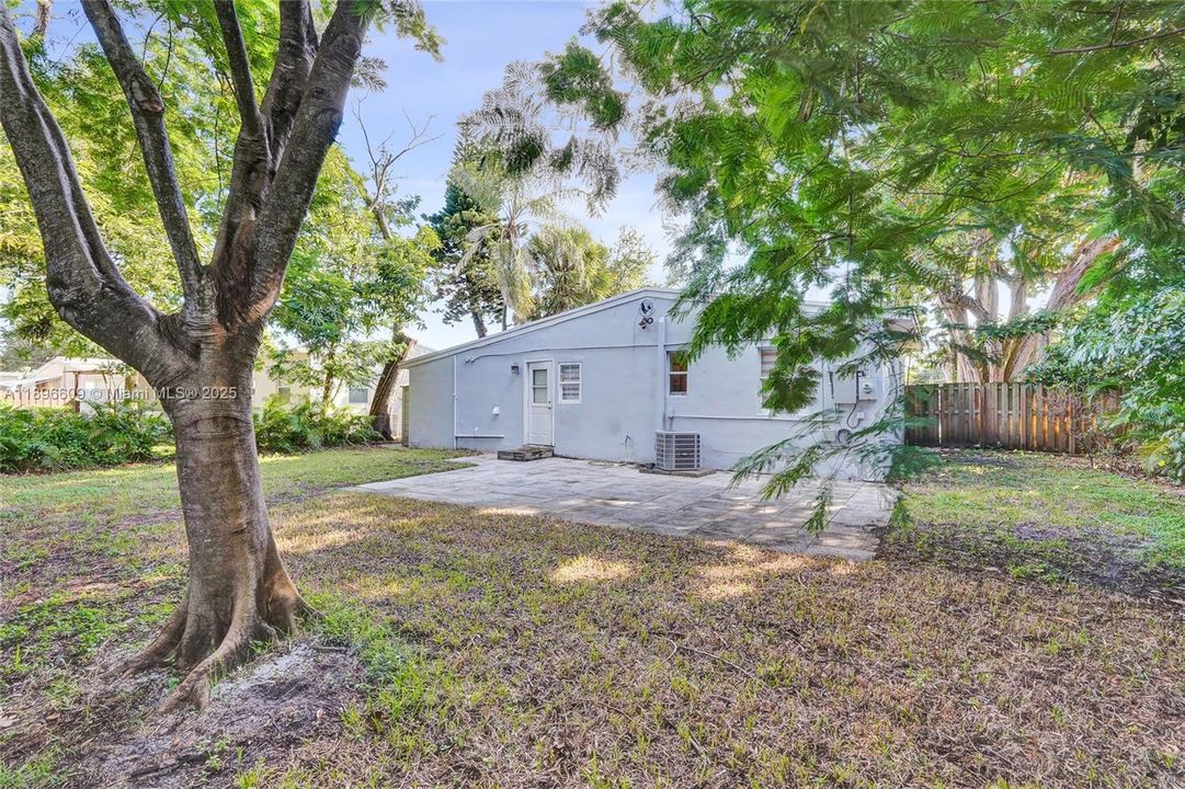 Недавно продано: $375,000 (3 спален, 2 ванн, 1065 Квадратных фут)