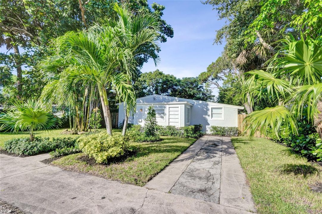 Недавно продано: $375,000 (3 спален, 2 ванн, 1065 Квадратных фут)