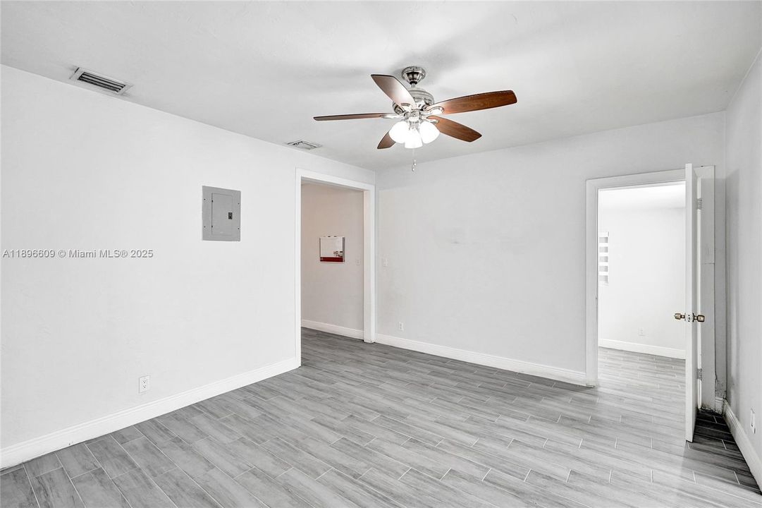 Недавно продано: $375,000 (3 спален, 2 ванн, 1065 Квадратных фут)