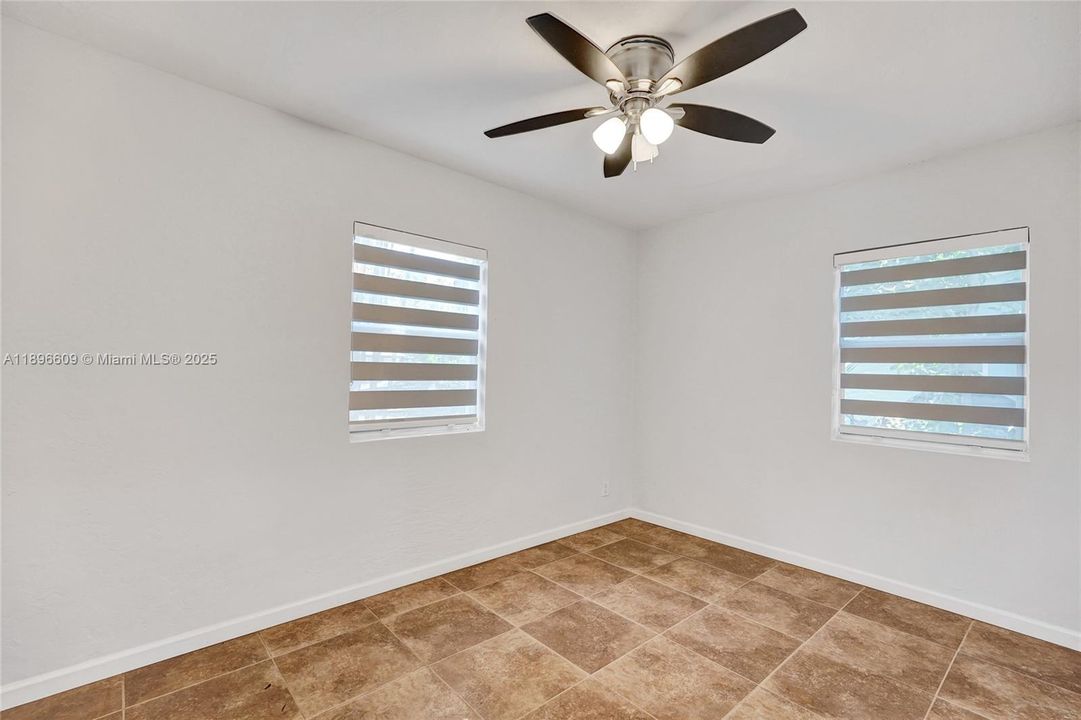 Недавно продано: $375,000 (3 спален, 2 ванн, 1065 Квадратных фут)